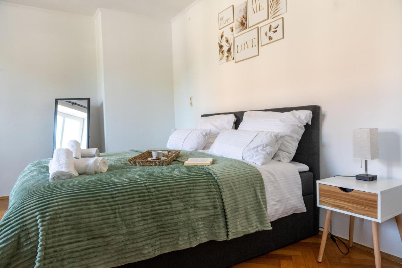 Bessa Homes 6 Personen 2 Schlafzimmer, 3 King Size, Betten, Balkon, Kueche Haag in Oberbayern Екстериор снимка